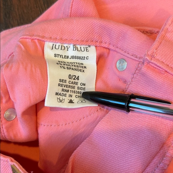 Judy Blue Garment Dyed Cropped Pink Jeans 0/24 - Picture 3 of 4